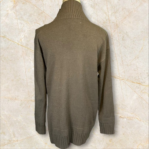 By Anthropologie ‘Margarita’ Button-Up Shoulder Tunic Sweater in Olive Green XS - Picture 10 of 16